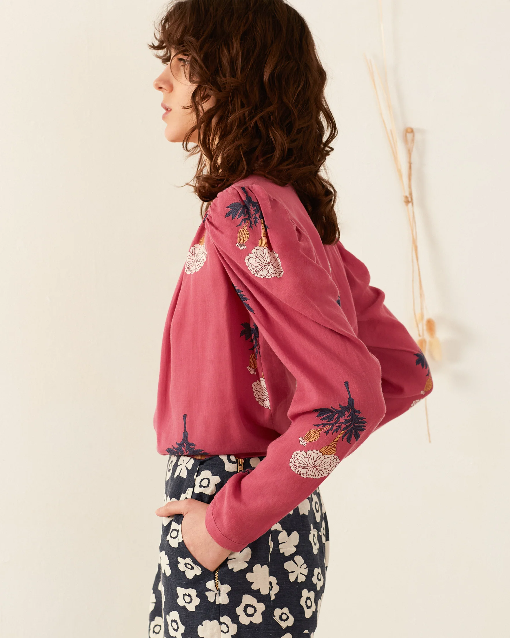 Arte Hibiscus Rose Shirt - Image 3