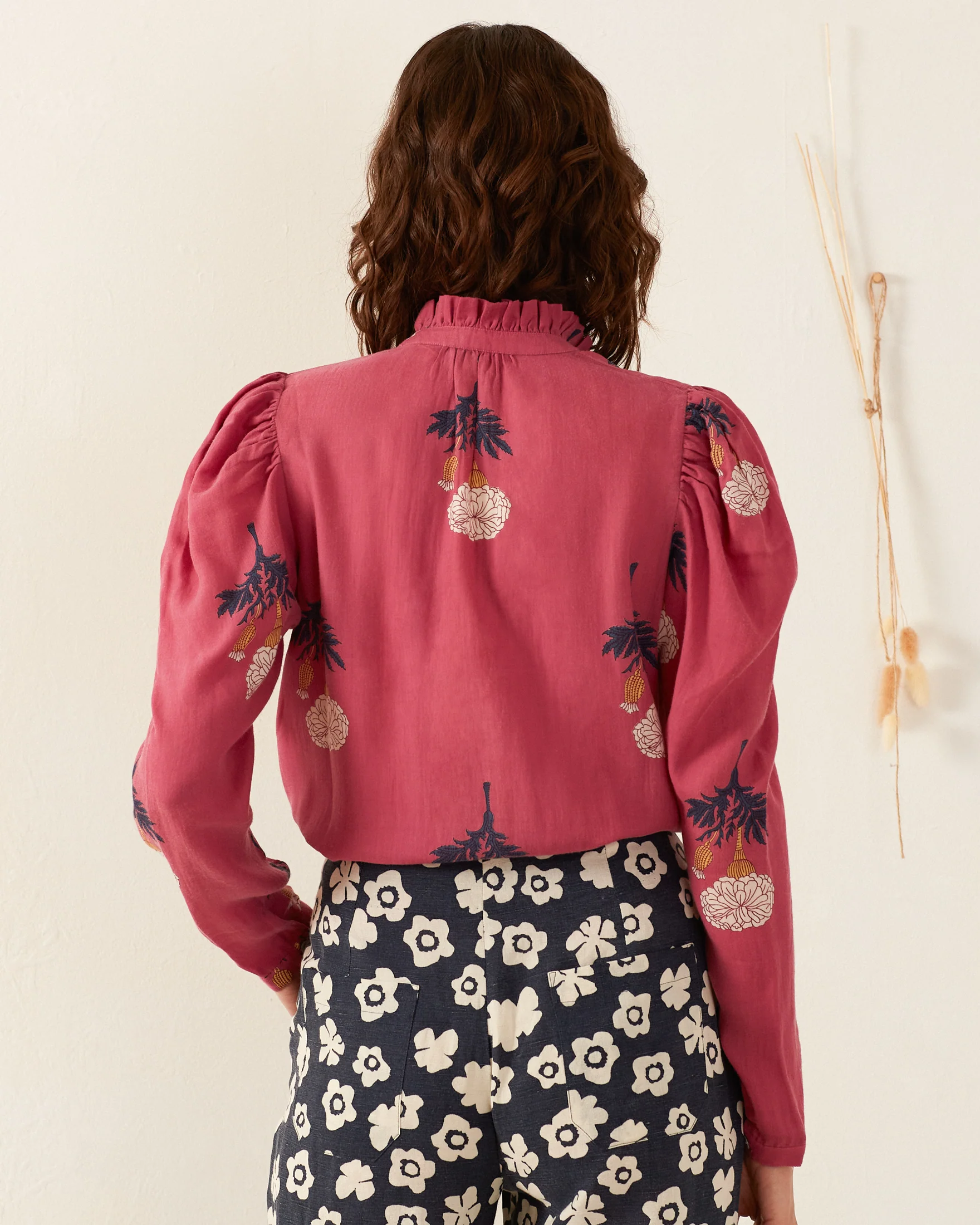 Arte Hibiscus Rose Shirt - Image 4