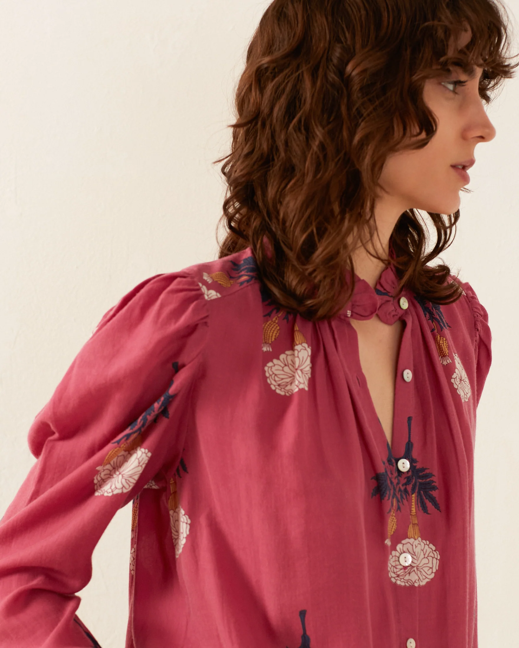 Arte Hibiscus Rose Shirt - Image 5