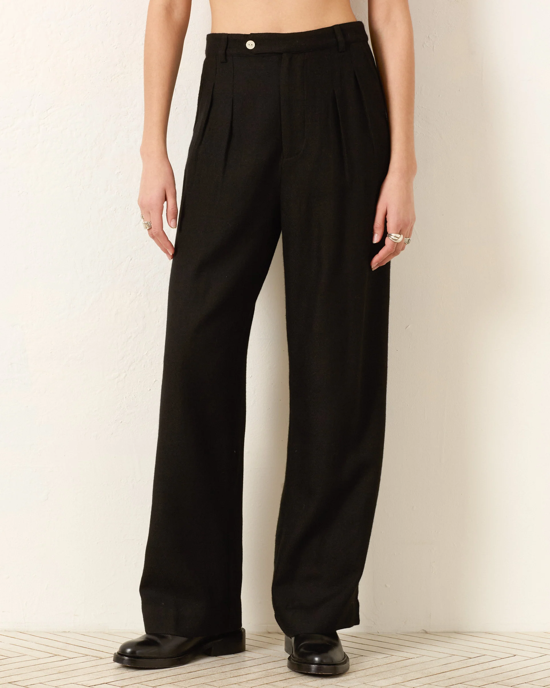 Diana Noir Wool Pant