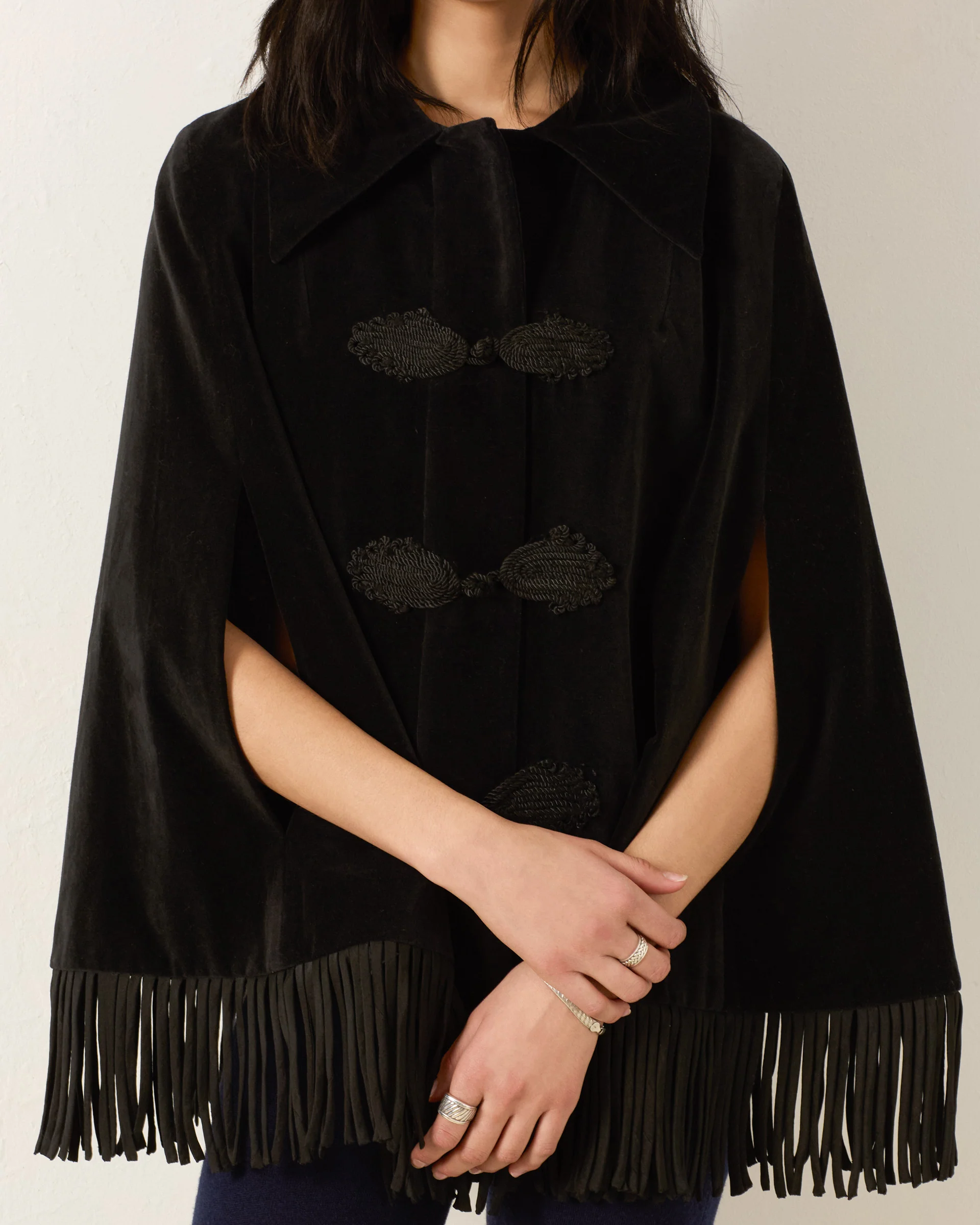 Kensington Onyx Fringe Cape - Image 5